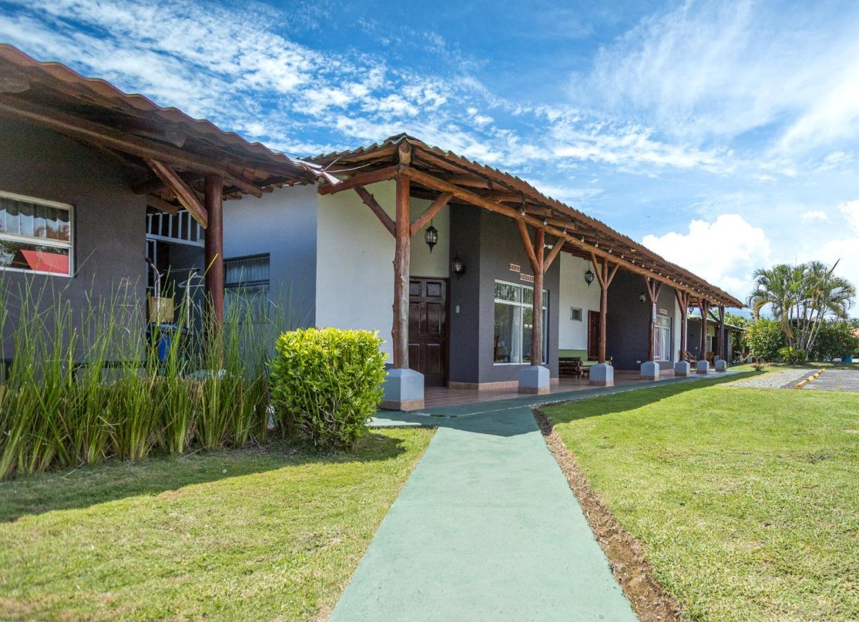 Hotel El Rancho Quepos Exteriör bild