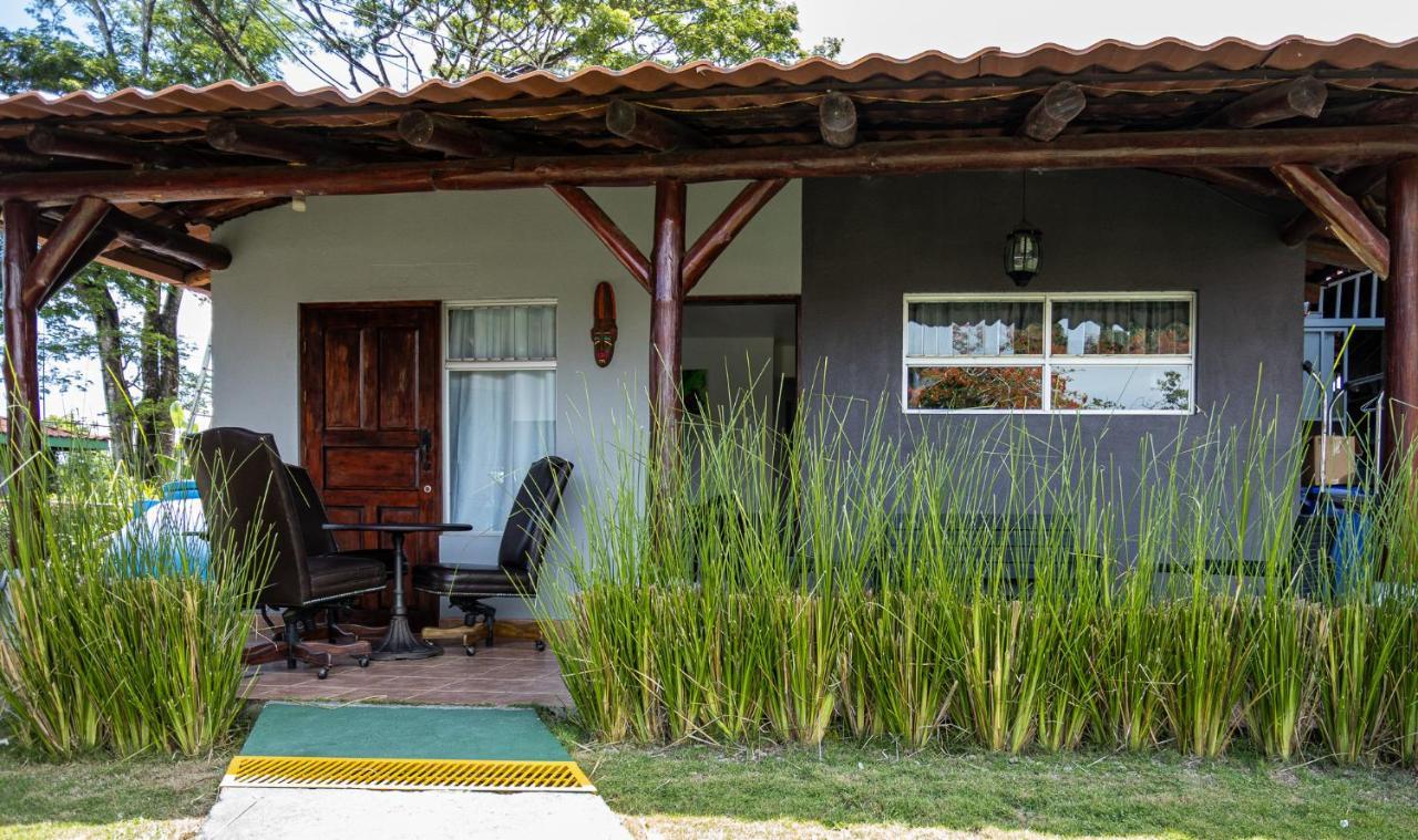Hotel El Rancho Quepos Exteriör bild